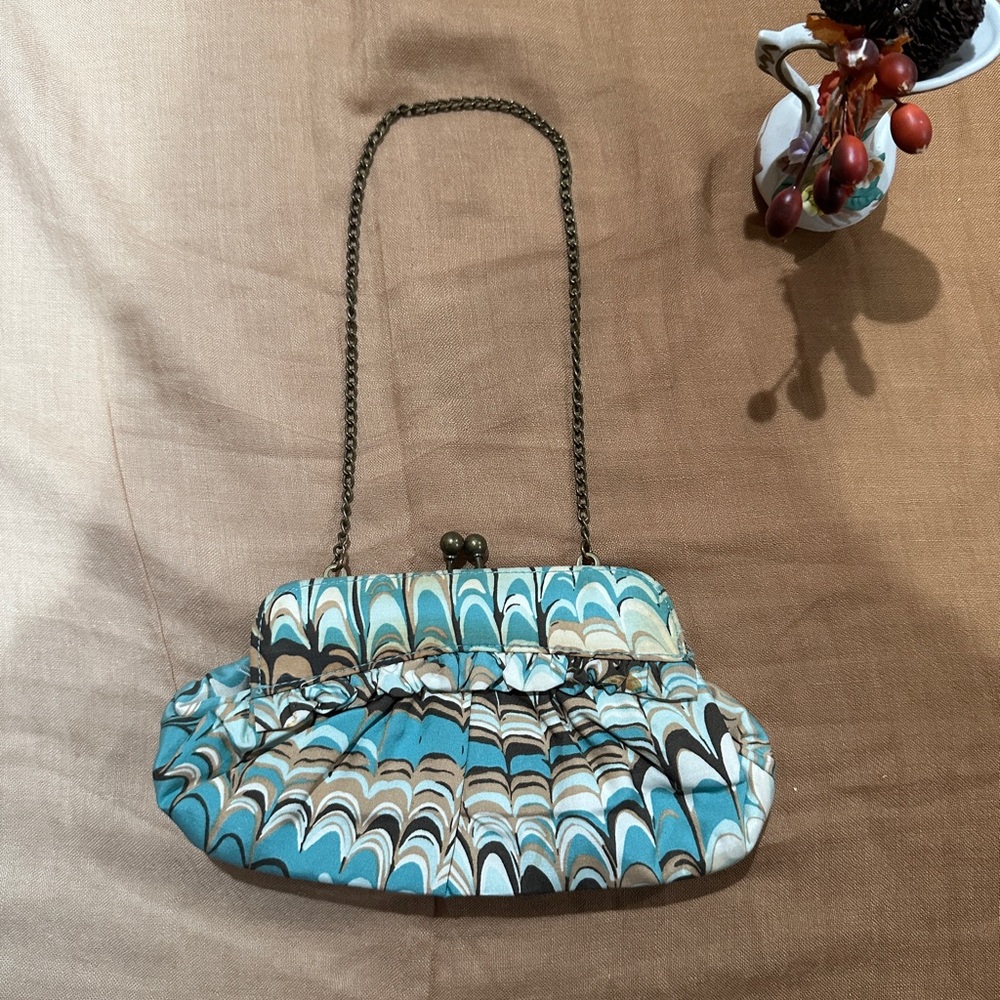 GAP Small multicolored purse with chain strap and snap closure,good condition. - Picture 7 of 7